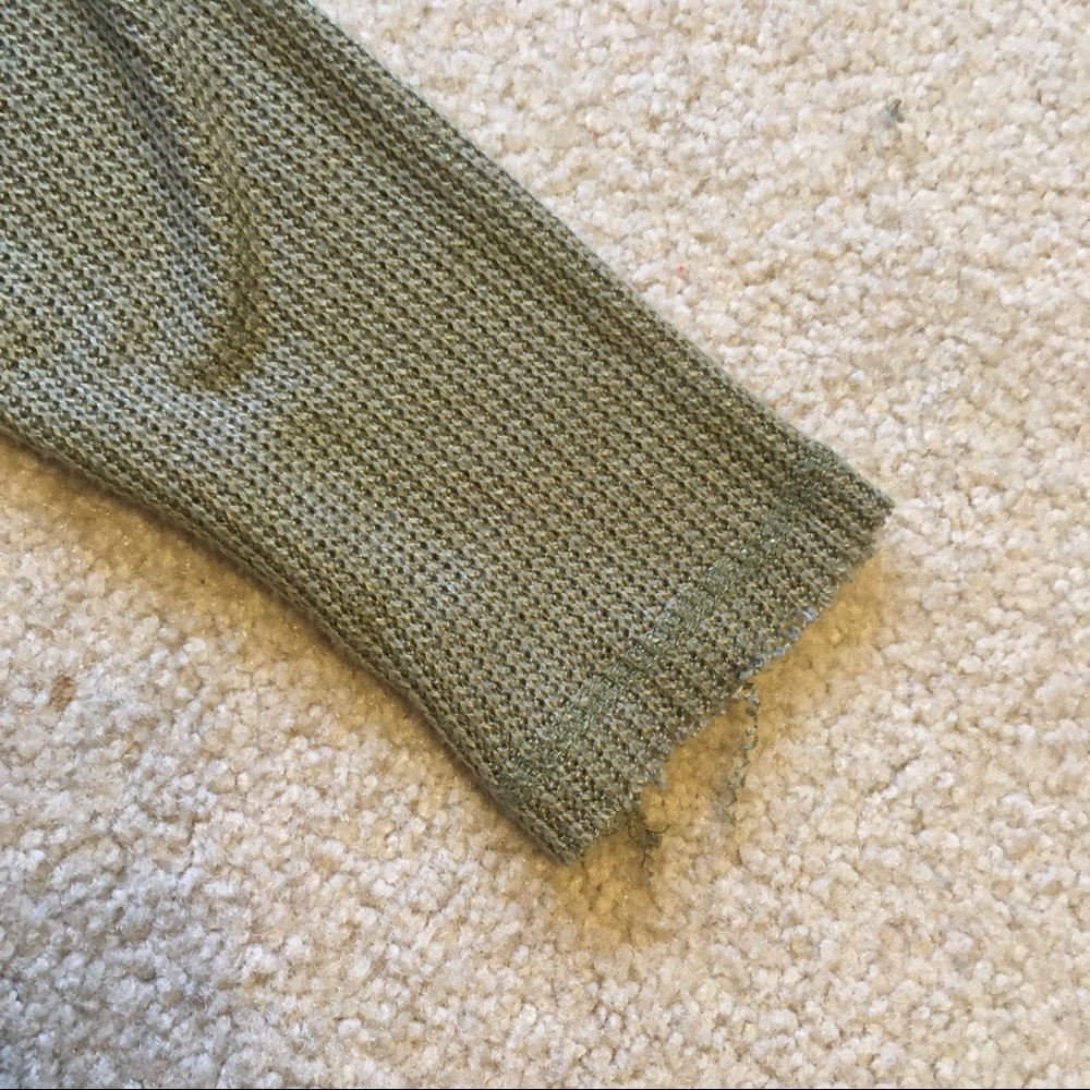 Open Shoulder Sweater - Picture 5 of 10